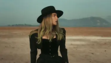 Destapan detalles de simbología en el video de la nueva canción de Belinda